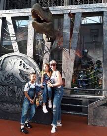 সঞ্জয় দত্তের স্ত্রীর হট ছবি ভাইরাল..‘সঞ্জু’-র সাফল্যের পর সিঙ্গাপুরে ছুটি কাটাচ্ছেন মান্যতা