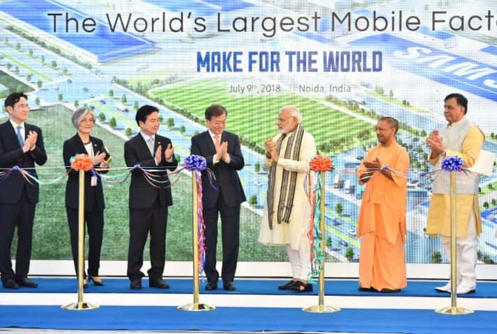সোমবার উত্তরপ্রদেশের নয়ডায় স্যামসাং কারখানার উদ্বোধন করলেন প্রধানমন্ত্রী নরেন্দ্র মোদী। এই কারখানায় মোবাইল ফোন তৈরি হবে। 