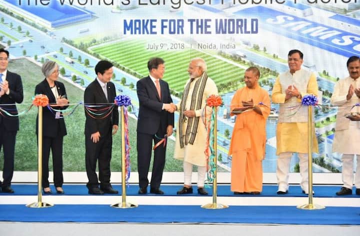 এদিন উদ্বোধনে মোদীর সঙ্গে ছিলেন দক্ষিণ কোরিয়ার প্রেসিডেন্ট মুন জায়ে-ইন। চারদিনের ভারত সফরে এসেছেন মুন।