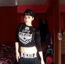 নাচ করার জন্যে কিশোরী গ্রেফতার ইরানে, প্রতিবাদে রাস্তা, ঘর, গলিতে নাচ ইরানি মহিলাদের