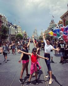 মেয়েদের সঙ্গে ছুটি কাটাচ্ছেন প্রাক্তন দুই বিশ্বসুন্দরী, তাঁদের উচ্ছ্বল মুহূর্তের কিছু ছবি