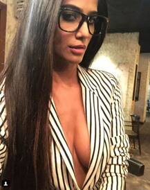 বিশ্বকাপ ফাইনালের উষ্ণতা আরও বাড়াতে তৈরি পুনম পান্ডে