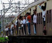 এবার মোবাইলে অ্যাপের মাধ্যমে কাটা যাবে লোকাল ট্রেনের টিকিট?