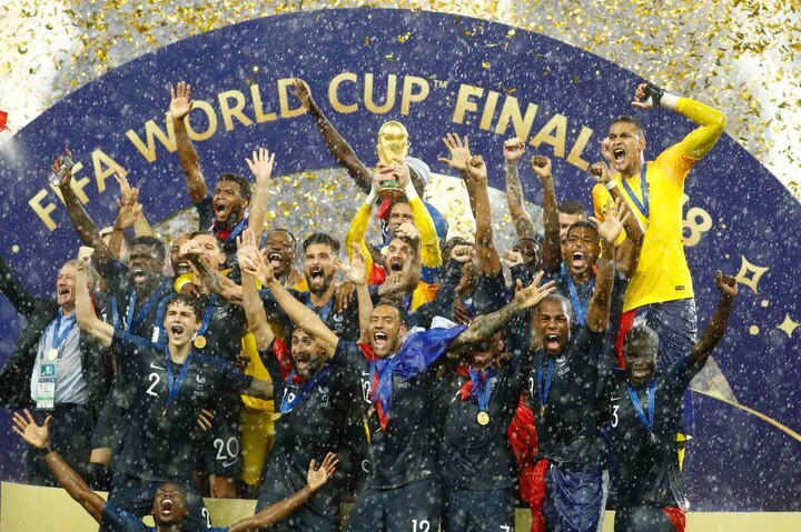 France pips Croatia 4-2 to win Football World Cup after 20 years ক্রোয়েশিয়াকে ৪-২ গোলে হারিয়ে ২০ বছর পর ফের ফুটবল বিশ্ব চ্যাম্পিয়ন ফ্রান্স