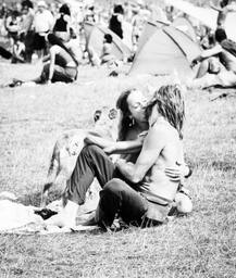 মাইকেল জ্যাকসন অতীত, শিরোনামে পপ গায়কের কন্যা প্যারিস, জানালেন তিনি কী ধরনের যৌন সম্পর্ক পছন্দ করেন