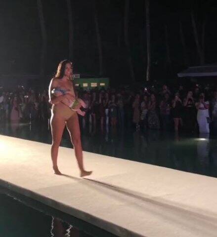 তাঁর এভাবে স্তন্যদান সোশ্যাল মিডিয়ায় বাহবা কুড়িয়েছে। মানুষ বলেছেন, এটি দুনিয়ার সবথেকে সুন্দর দৃশ্য। 