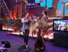 রেখার সঙ্গে হুবহু ধর্মেন্দ্রর মতো ‘রফতা রফতা’ গানে নাচ প্রিয়ঙ্কা চোপড়ার, ভিডিও ভাইরাল