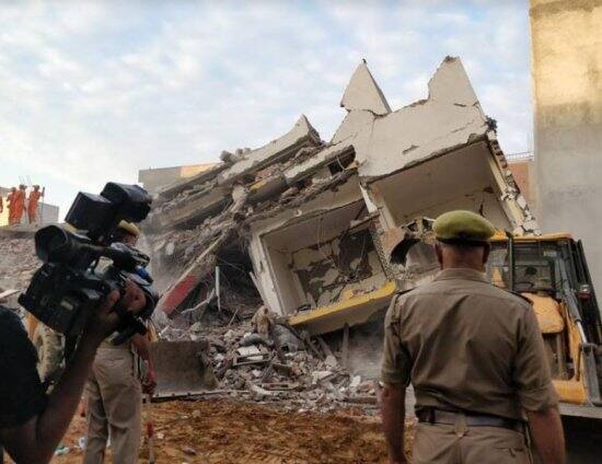 গ্রেটার নয়ড়ায় দুটি বহুতল ভেঙে মৃত ৩, আটকে থাকার আশঙ্কা ৩০-৩৫ জনের Noida Extension Buildings collapse: 30 people feared under rubble গ্রেটার নয়ড়ায় দুটি বহুতল ভেঙে মৃত ৩, আটকে থাকার আশঙ্কা ৩০-৩৫ জনের