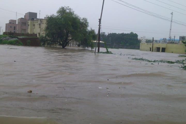 চলছে উদ্ধারকাজ