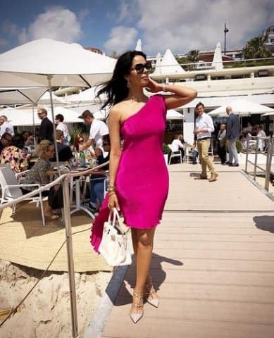  জানেন কি, মল্লিকা আজকাল সময় দিচ্ছেন সমাজসেবায়ও। মহিলা ক্ষমতায়নের ক্ষেত্রে কাজ করছেন, শিশু পাচার সমস্যা নিয়েও সক্রিয় তিনি। এ ব্যাপারে বেশ কিছু প্রজেক্টে সামিল হয়েছেন তিনি। সব ছবি তাঁর ইনস্টাগ্রাম অ্যাকাউন্টের সৌজন্যে। 