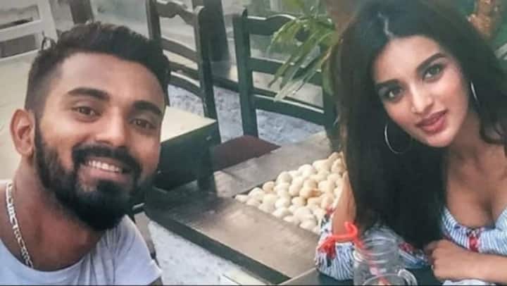 সেই নিধিকে দেখা গেল ইংল্যান্ডের লিডসের গ্যালারিতে। ভারত, ইংল্যান্ড একদিনের সিরিজের তৃতীয় তথা ফাইনাল ম্যাচের দিন রাহুলকে চিয়ার আপ করছিলেন তিনি। 