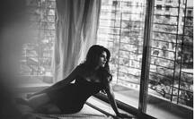 দেখুন জলের তলায় রিচা চাঢার ছবি