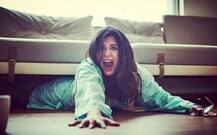 দেখুন জলের তলায় রিচা চাঢার ছবি