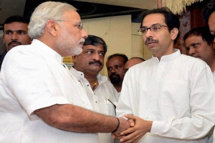 Shiv Sena issues whip to its MPs, will vote with Modi govt in no confidence motion দলীয় এমপিদের হুইপ, অনাস্থায় ভোটাভুটিতে মোদী সরকারের পক্ষে ভোট দেবে শিবসেনা