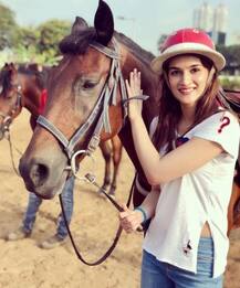 নিজের প্রিয় বন্ধুর সঙ্গে ছবি শেয়ার কৃতি শ্যাননের, কে সে দেখুন