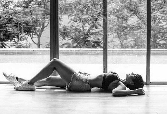 ইন্টারনেটে প্রায়ই নিজের ছবি পোস্ট করেন তিনি। 