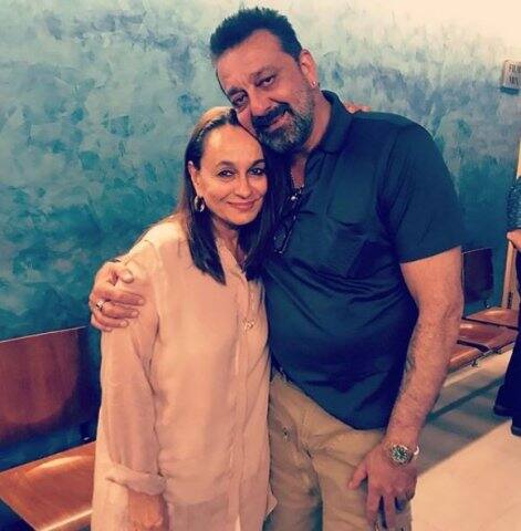 এই ছবিতে সঞ্জয় দত্তের সঙ্গে আলিয়ার মা সোনি রাজদানকে দেখা যাচ্ছে। ছবি সৌজন্য - ইনস্টাগ্রাম