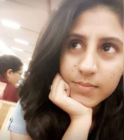 পিটিআই জানিয়েছে, দুর্ঘটনা যখন ঘটে সেই সময় ড্যানিয়েল মিরালেস নামে এক প্রত্যক্ষদর্শী বিমানবন্দর লাগোয়া একটি খালে মাছ ধরছিলেন। তিনি জানান, মাথা তুলে দেখেন, দুটি বিমান মাঝ-আকাশে সংঘর্ষ হয়। দ্রুত, ধ্বংসাবশেষ পড়ার ছবি ক্যামেরাবন্দি করেন তিনি। ছবি সৌজন্য-নিশার ফেসবুক পেজ