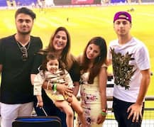 দেখুন, সাক্ষী ধোনির সিগনেচার স্টাইল