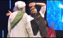 দীপিকা, অনুষ্কা নন, এবার রণবীর সিংহ নাচলেন সদগুরু জাগ্গি বাসুদেবের সঙ্গে!