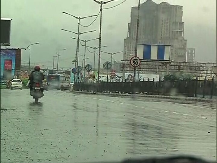 Rain continues, Kolkata waterlogged রাতভর বৃষ্টি, শহরের একাধিক জায়গা জলমগ্ন