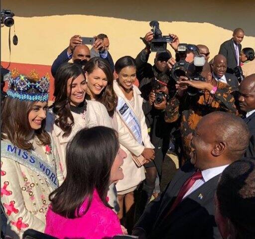 কিছুদিন আগে দক্ষিণ আফ্রিকা গিয়েছিলেন মানুষী। দেখা করেন প্রেসিডেন্ট সিরিল রামাফোসার সঙ্গে।