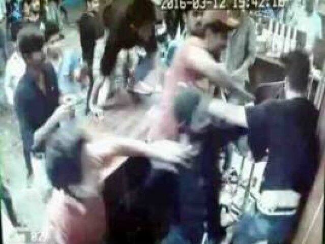 4 alleged cattle smugglers assaulted by mob উত্তরপ্রদেশে গবাদি পাচারের সন্দেহে চারজনকে মারধর