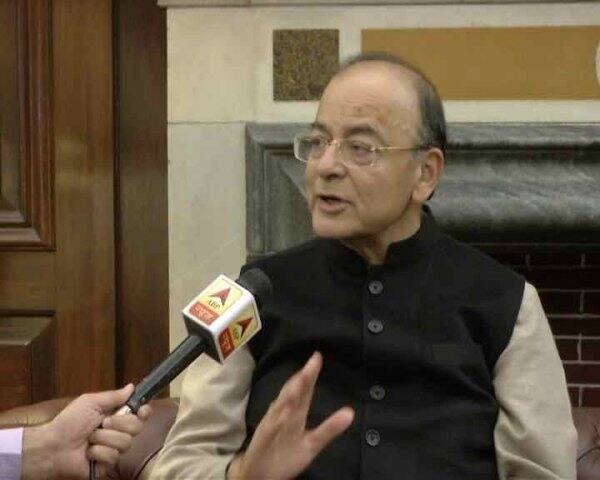 কেন্দ্রীয় অর্থমন্ত্রী অরুণ জেটলি বলেন, আমাদের সেনার অতুলনীয় সাহসকে সেলাম জানাই।