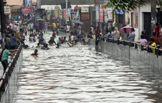 Delhi-NCR to receive heavy rain, schools to remain shut in Ghaziabad দিল্লিতে আজও ভারী বৃষ্টির পূর্বাভাস, গাজিয়াবাদ এলাকার সমস্ত স্কুল বন্ধ