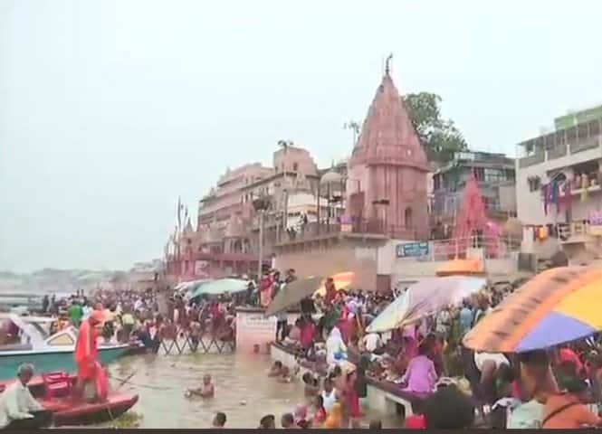 হিন্দু রীতি অনুযায়ী চন্দ্রগ্রহণের সময় কোনও ধর্মীয় কাজকর্ম করা নিষেধ। ছবি সৌজন্যে এএনআই