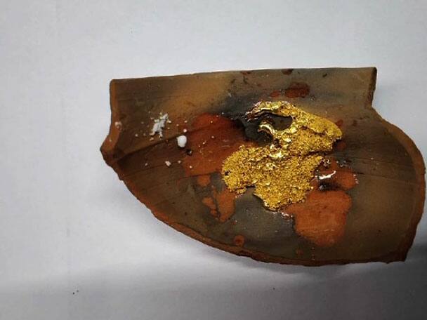 Gold recovered from Kolkata airport স্বাস্থ্যবর্ধক পানীয়ের ভেতরে পুরে পাচার হচ্ছিল সোনা, কলকাতা বিমানবন্দরে গ্রেফতার যাত্রী