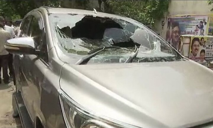 Tamil Nadu: Petrol bomb hurled at TTV Dinakaran's car; driver, photographer injured টিটিভি দীনাকরণের গাড়িতে পেট্রোল বোমা হামলা, জখম চালক ও চিত্রগ্রাহক