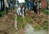 বৃষ্টিতে গোরক্ষপুরের রাস্তা বেহাল, প্রতিবাদে ধানের চারা পুঁতলেন কৃষকরা