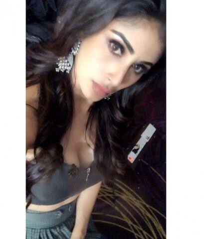 অক্ষয়-মৌনীর সঙ্গে ছবিতে রয়েছেন বিনীত কুমার, অমিত সাধ প্রমুখ।