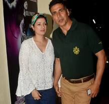 বিয়ের ১৭ বছর পরও একে অপরের প্রেমে মশগুল এই বলিউড দম্পতি, গেলেন মুভি ডেটে