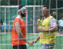 চ্যারিটির কাজে ফুটবল খেললেন ক্রিকেট দুনিয়া এবং বলিউডের এই অভিনেতারা