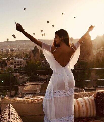 এর কারণে, ইনস্টাগ্রামে তাঁকে কয়েক লক্ষ মানুষ ফলো করেন। ছবি-ইনস্টাগ্রাম