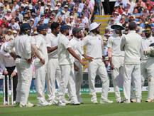 শামির জোড়া উইকেট, রুট ৬৫, চা-পানের বিরতিতে ইংল্যান্ড ১৬৩/৩