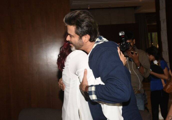 ঐশ্বর্য ও অনিলকে সৌজন্য বিনিময় করতে দেখা গেল। ছবি সৌজন্যে মানব মঙ্গলানী