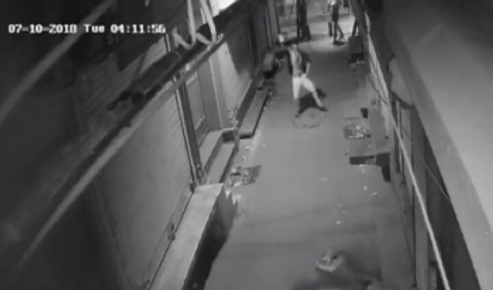 Delhi: 6 burglars caught dancing on CCTV camera arrested সিসিটিভিতে ধরা পড়েছিল চুরির আগে নাচ, এবার পুলিশের জালে সেই দুষ্কৃতীদের দল