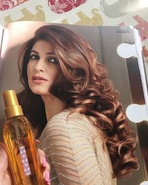 দেখুন আন্তর্জাতিক এই পত্রিকার প্রচ্ছদে টুইঙ্কল খান্নাকে