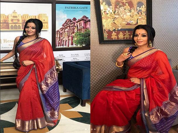 শাড়িতে ওয়েব সিরিজ দুপুর ঠাকুরপো খ্যাত ভোজপুরী অভিনেত্রী মোনালিসা