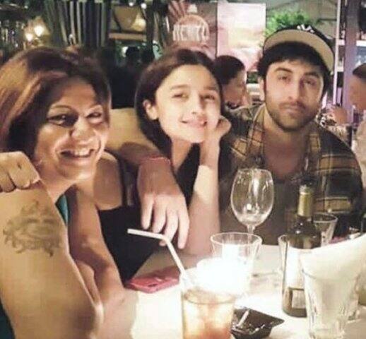 দুজনে তাঁদের এক বিশেষ বন্ধুর জন্মদিন বুলগেরিয়ায় পালন করেছেন বলে মনে করা হচ্ছে। ফটো-ইনস্টাগ্রাম