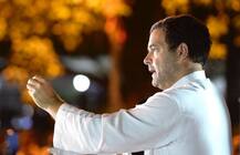 দেখুন, মুজফফরপুরের হোমে যৌন নির্যাতনের প্রতিবাদে যন্তরমন্তরে একজোট বিরোধীরা