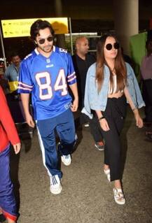 বান্ধবী নাতাশার সঙ্গে লন্ডন থেকে মুম্বই ফিরলেন বরুণ ধবন