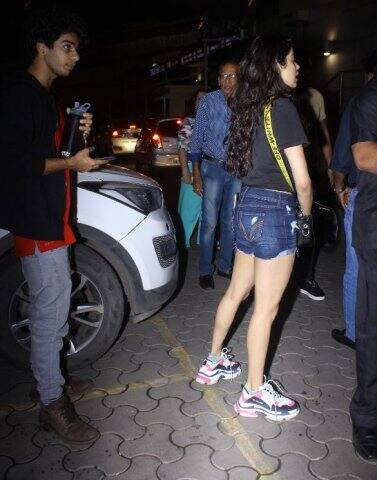 বক্স অফিসে সাফল্য পেয়েছে জাহ্নবী ও ঈশানের ছবি। সৌজন্যে মানব মঙ্গলানী