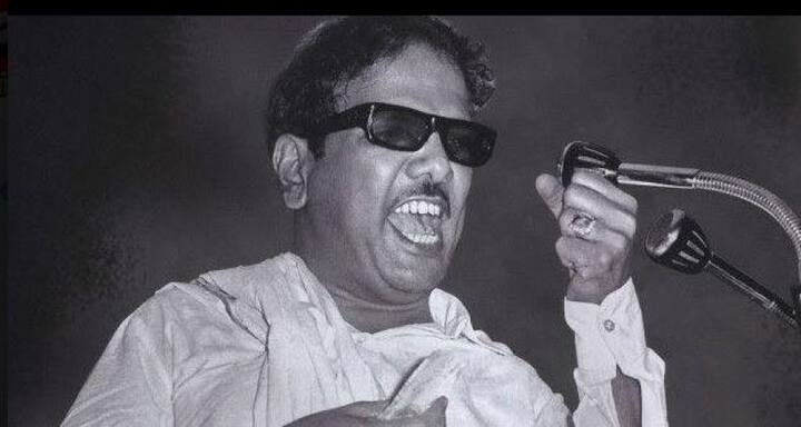 কবি ও চিত্রনাট্যকার হিসেবে করুণানিধির জনপ্রিয়তা তাঁকে ডিএমকে-তে গুরুত্বপূর্ণ পদ পেতে সাহায্য করে। ছবি সৌজন্যে ফেসবুক