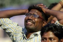 দেখুন, প্রিয় নেতা করুণানিধির মৃত্যুতে শোকে ভেঙে পড়েছেন অনুগামীরা