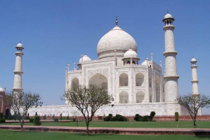 ক্যাশলেস পেমেন্ট করলে অবশ্য ভারতীয়রা ৫ টাকা এবং বিদেশিরা ৫০ টাকা ছাড় পাবেন। ছবি সৌজন্যে গুগল ফ্রি ইমেজ