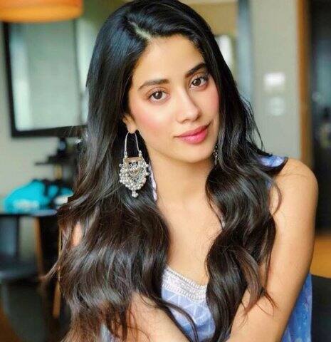 ‘ধড়ক’-এর সাফল্যের পর বড়সড় সুযোগ জাহ্নবির, পর্দায় দেখা যাবে রণবীর-আলিয়ার সঙ্গে ‘ধড়ক’-এর সাফল্যের পর বড়সড় সুযোগ জাহ্নবির, পর্দায় দেখা যাবে রণবীর-আলিয়ার সঙ্গে